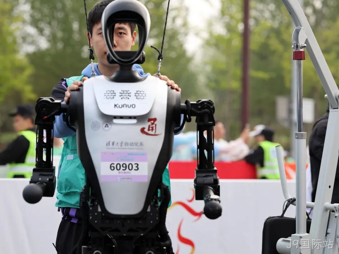 全球首个，人形机器人“跑团”在亦庄！2025北京亦庄半程马拉松暨人形机器人半程马